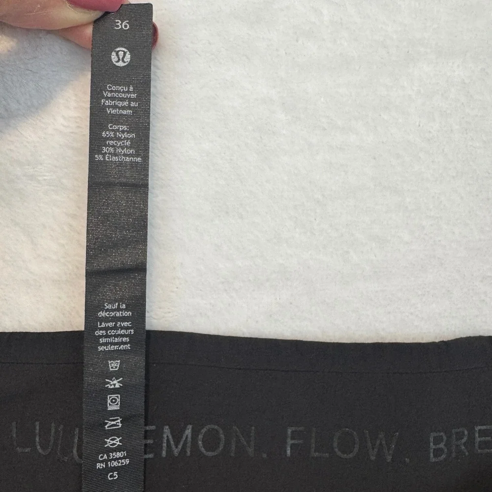 Lululemon Mens Black Board Shorts Lace Up Swim Trunks Size 36 Zipper Pocket
